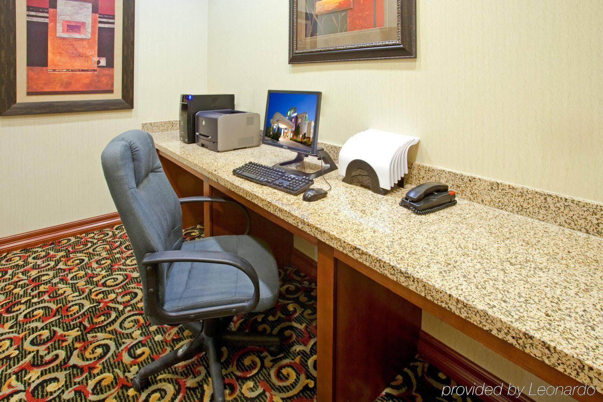 Holiday Inn Express & Suites Fort Worth - Fossil Creek By Ihg Exterior photo